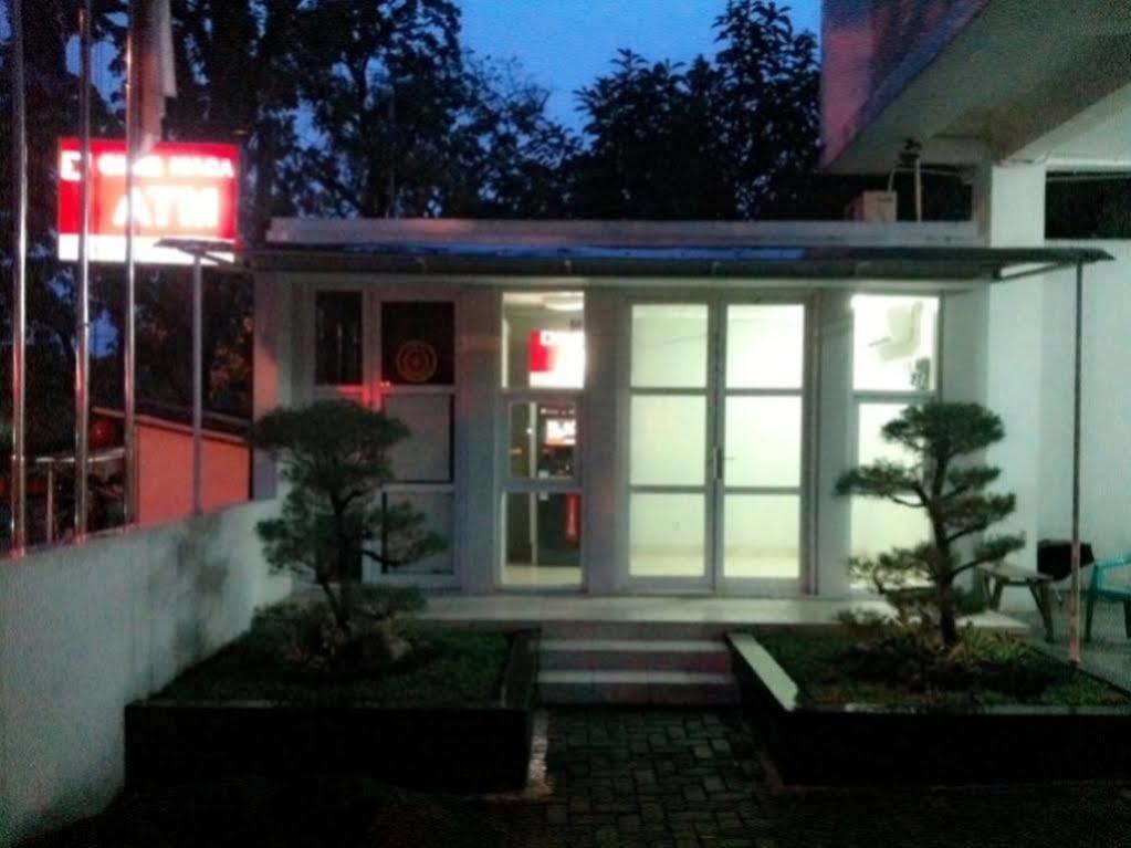 Lj Hotel Bandung Exteriör bild